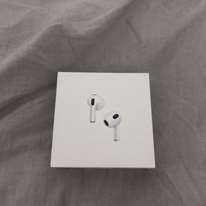 Apple Airpods 3rd gen with magsafe charging case